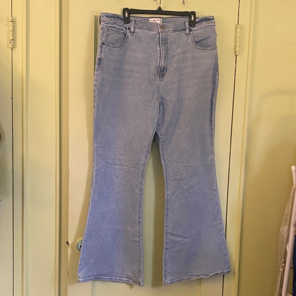 Abercrombie and Fitch The Flare Jeans Ultra High Rise Soze 35 / 20R